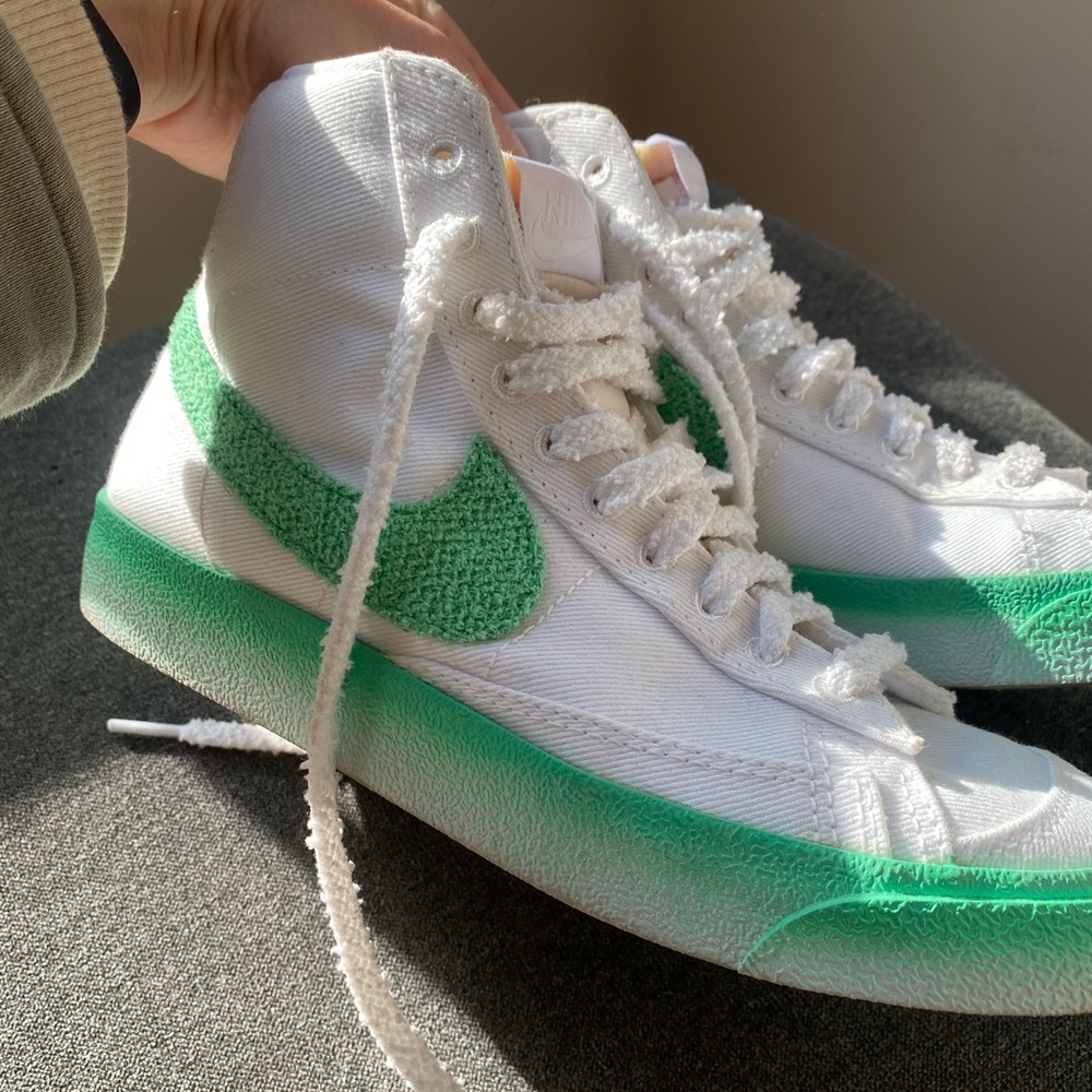 Nike Blazer Mid 77 • Green Canvas • Size 7